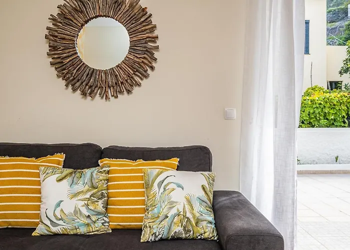 Centre By Homie Porto Moniz